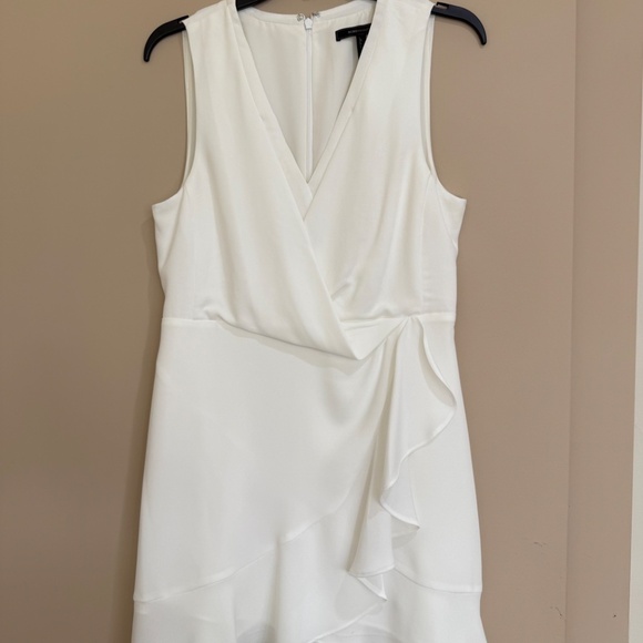 BCBGMAXAZRIA Women’s White V-Neck Faux-Wrap Ruffle Satin Crepe Mini Dress  08 - Picture 3 of 5